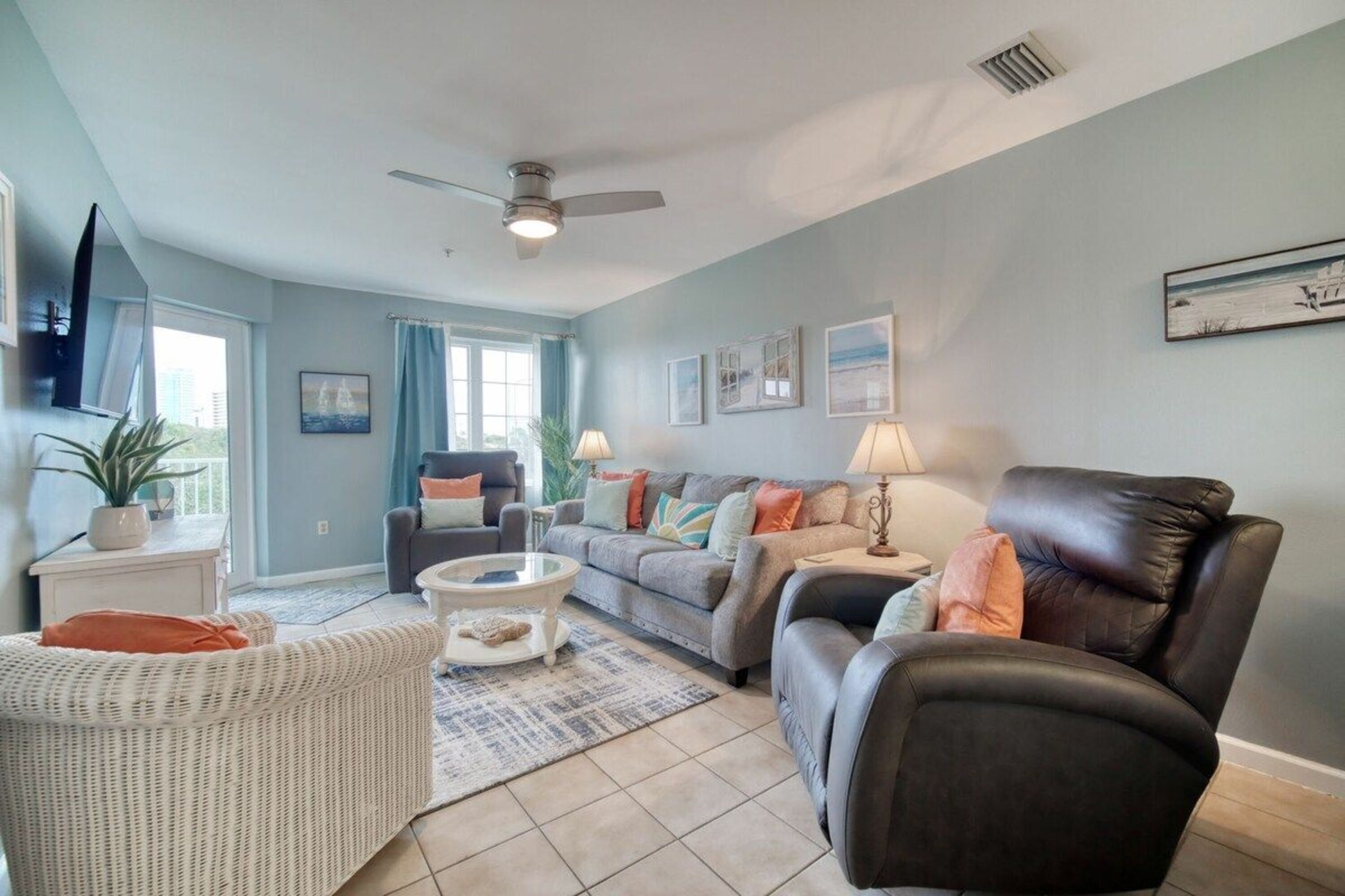 Signature Condo, 2 Bedrooms, Non Smoking, Kitchen | Living room