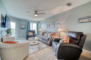 Condo com design assinado, 2 quartos, para não fumantes, cozinha | Sala de estar