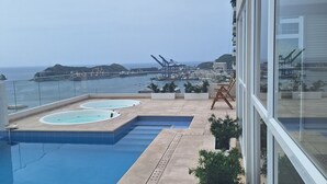 室外泳池