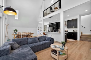 Smart-TV, Kamin, Tischfußball