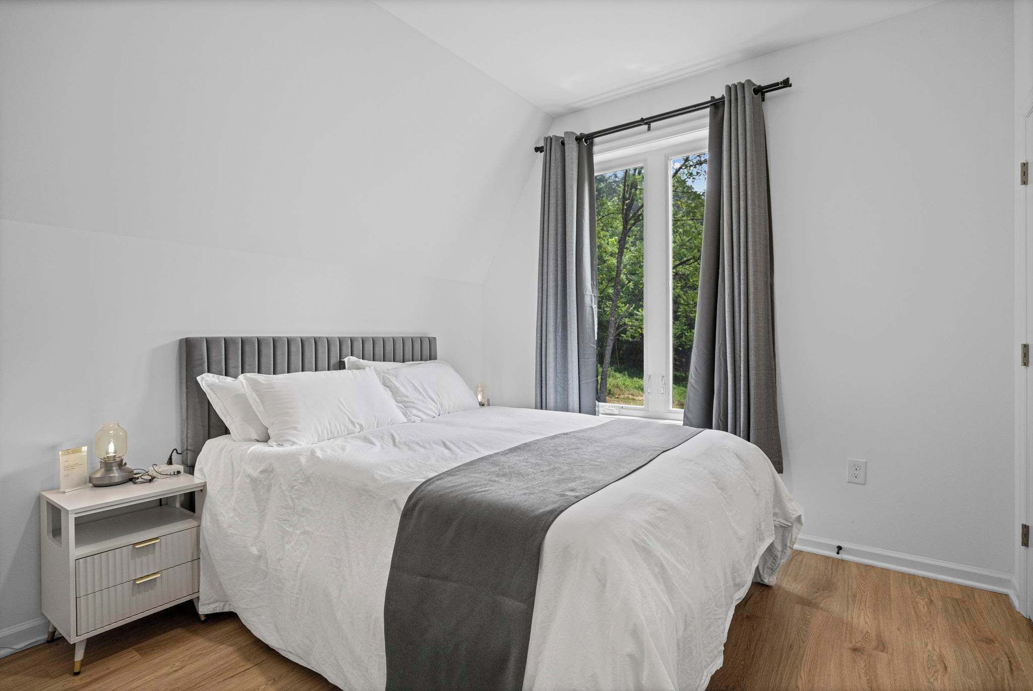 3 bedrooms, iron/ironing board, WiFi (free), bed sheets