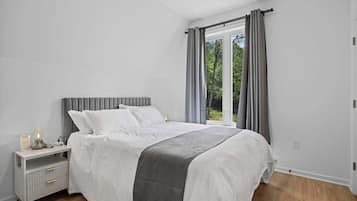 3 bedrooms, iron/ironing board, WiFi (free), bed sheets