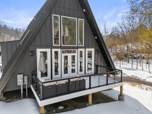 Chalet w/Hot Tub, Deck, Game Room & EV Charger