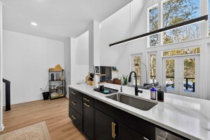 Fridge, microwave, oven, stovetop - Chalet w/Hot Tub, Deck, Game Room & EV Charger (Stephens City)