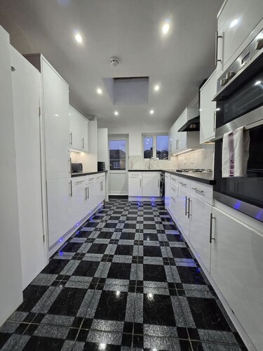 Spacious Windsor House 5B - 4 En-Suites -Sleeps 10