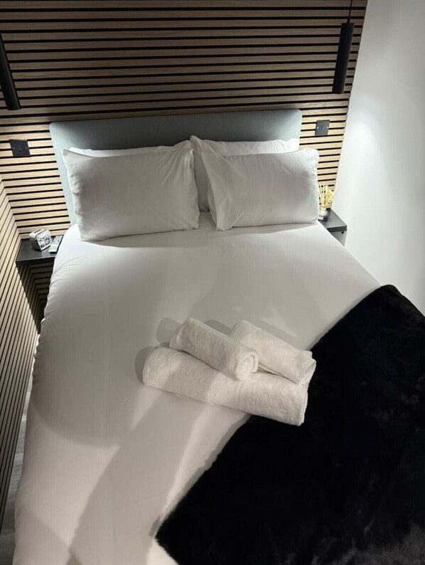 Iron/ironing board, WiFi, bed sheets - Modern studio close to Harry Potter, free parking (Hertfordshire)