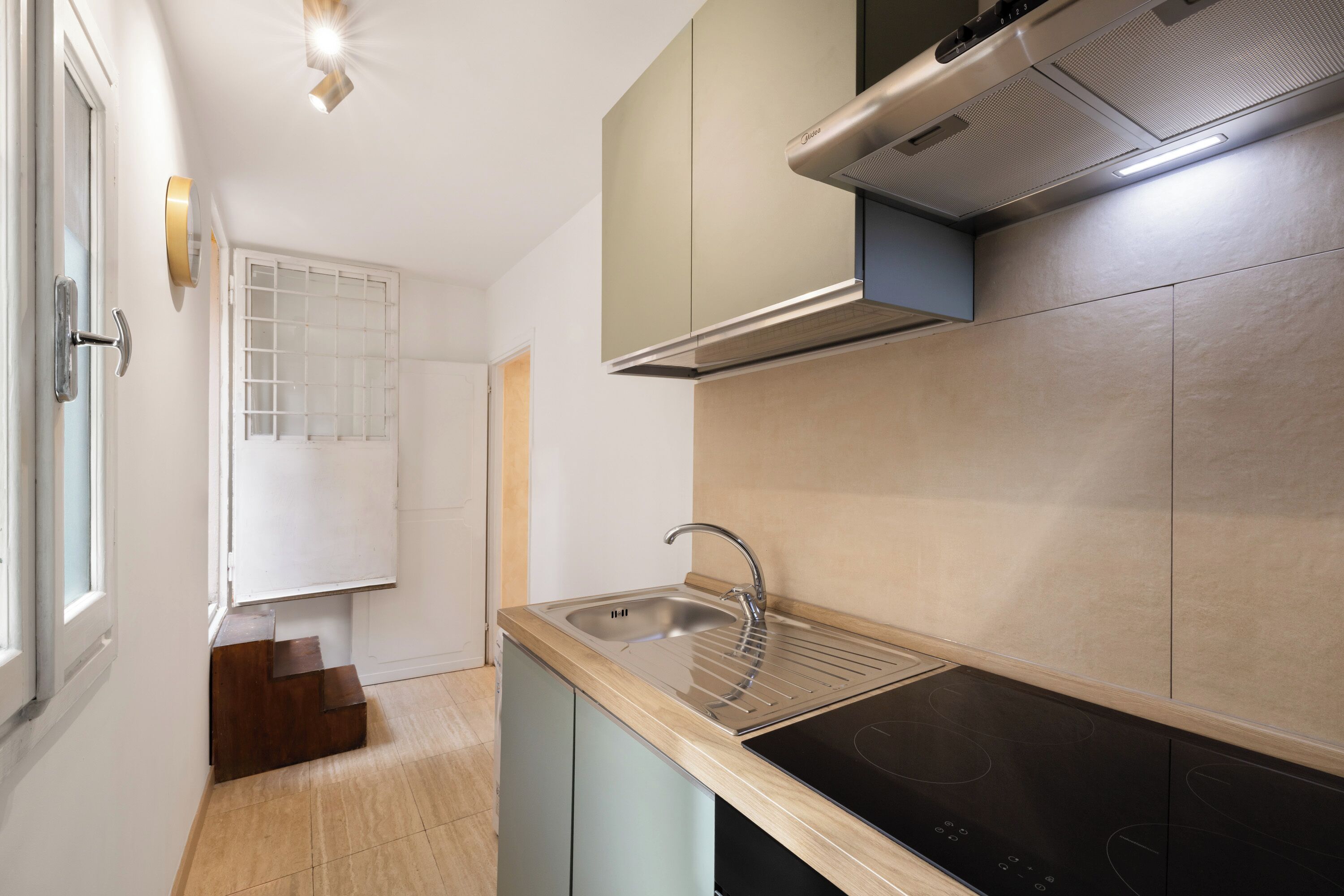 Microonde, forno, piano cottura, lavastoviglie