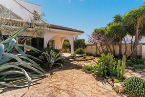 Property grounds - Villa Arneo by BarbarHouse (Torre Lapillo)