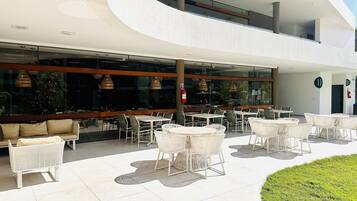 Apartment | Outdoor dining