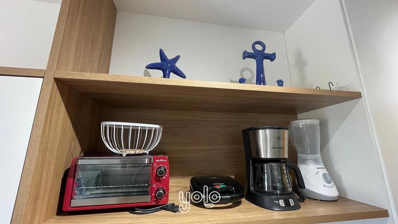 Deluxe Studio, Pool View | Interior