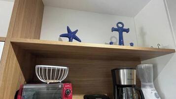 Deluxe Studio, Pool View | Interior