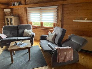 TV, fireplace, stereo