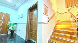 Luxury-Apartment, Balkon, Stadtblick | Innenbereich