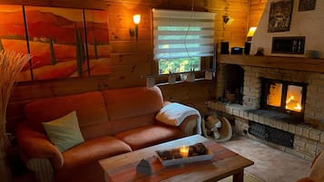 Fernseher, Kamin, Stereoanlage