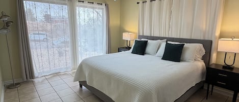 3 Schlafzimmer, Schreibtisch, Bügeleisen/Bügelbrett, WLAN