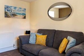 Living area - Daisy Cottage - an enchanting cottage (Scarborough)