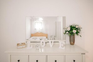 Iron/ironing board - GuestHost - Cozy 55m2 apartment, ideal for 2 people, located on the ground floor of a building with private garden and parking.The accommodation is located a stone's throw from the historic center of Lucca, a historic city that boasts symbolic places suc (Lucca)