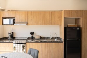 Fridge, microwave, oven, stovetop - Casa Ezeta Loft in Chapultepec (Ciudad de México)