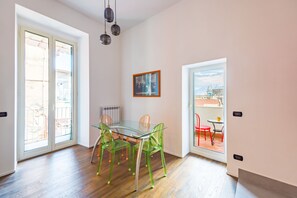 Dining - Wide and Arty at Spanish Quarter (Naples)