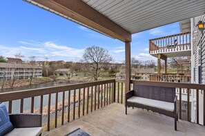 Property grounds - Branson Pond-view minutes to SDC & Lakes (Branson)