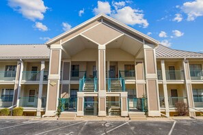 Exterior - Luxury Lake Vacation at Emerald Pointe (Hollister)