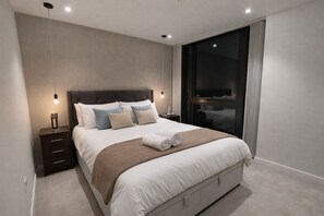 Room - Fully Furnished 2BDR Apt w. WiFi/Washer/Dryer near Tower Bridge, Aldgate Station (London)