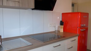 Frigorífic, microones, forn i placa de cuina 