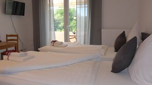 Iron/ironing board, WiFi, bed sheets