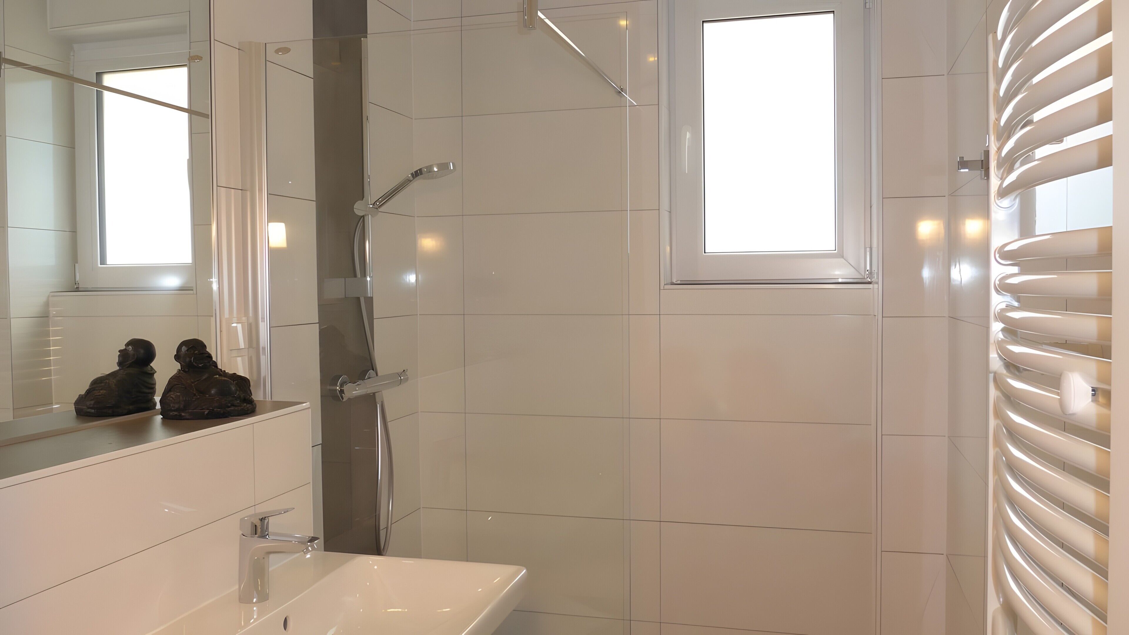 Een douche, een haardroger, handdoeken