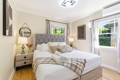 Private Detached Bungalow in Prime Pasadena King Bed Peaceful & Central!
