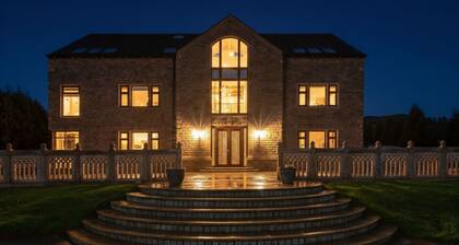 Manley Mansion | Indoor Pool, Spa, Cinema, Sleeps 26