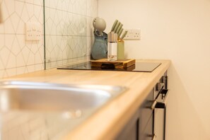 Refrigerador, horno, cafetera y tetera y tostadora 
