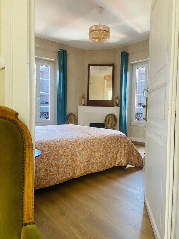 Room - Holiday Apartment “Graingalet” with Balcony, Wi-Fi, and Air Conditioning (Carbonne)