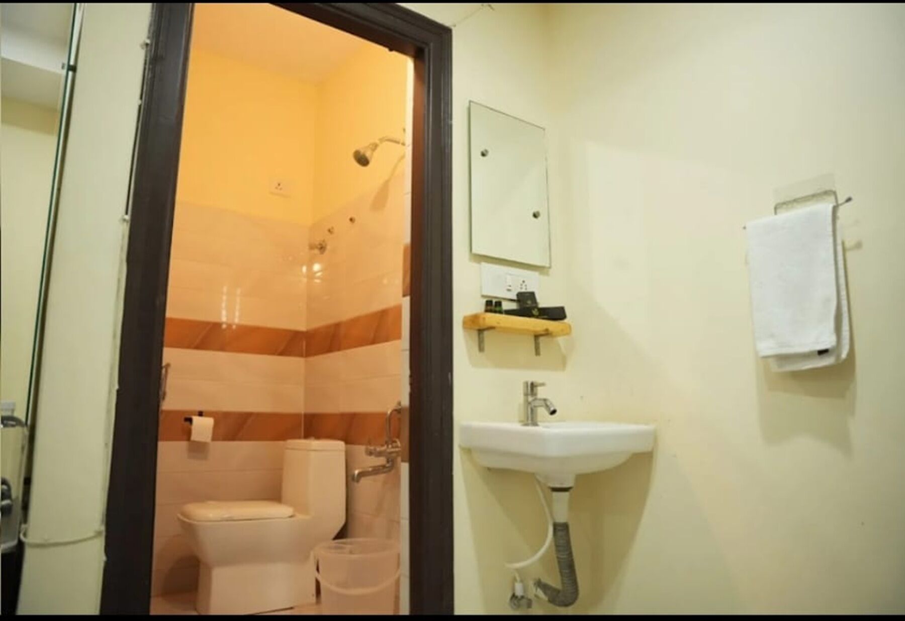 Standard Room | Bathroom