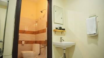 Standard Room | Bathroom