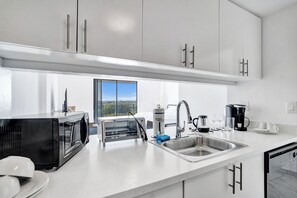 Deluxe Studio | Private kitchen