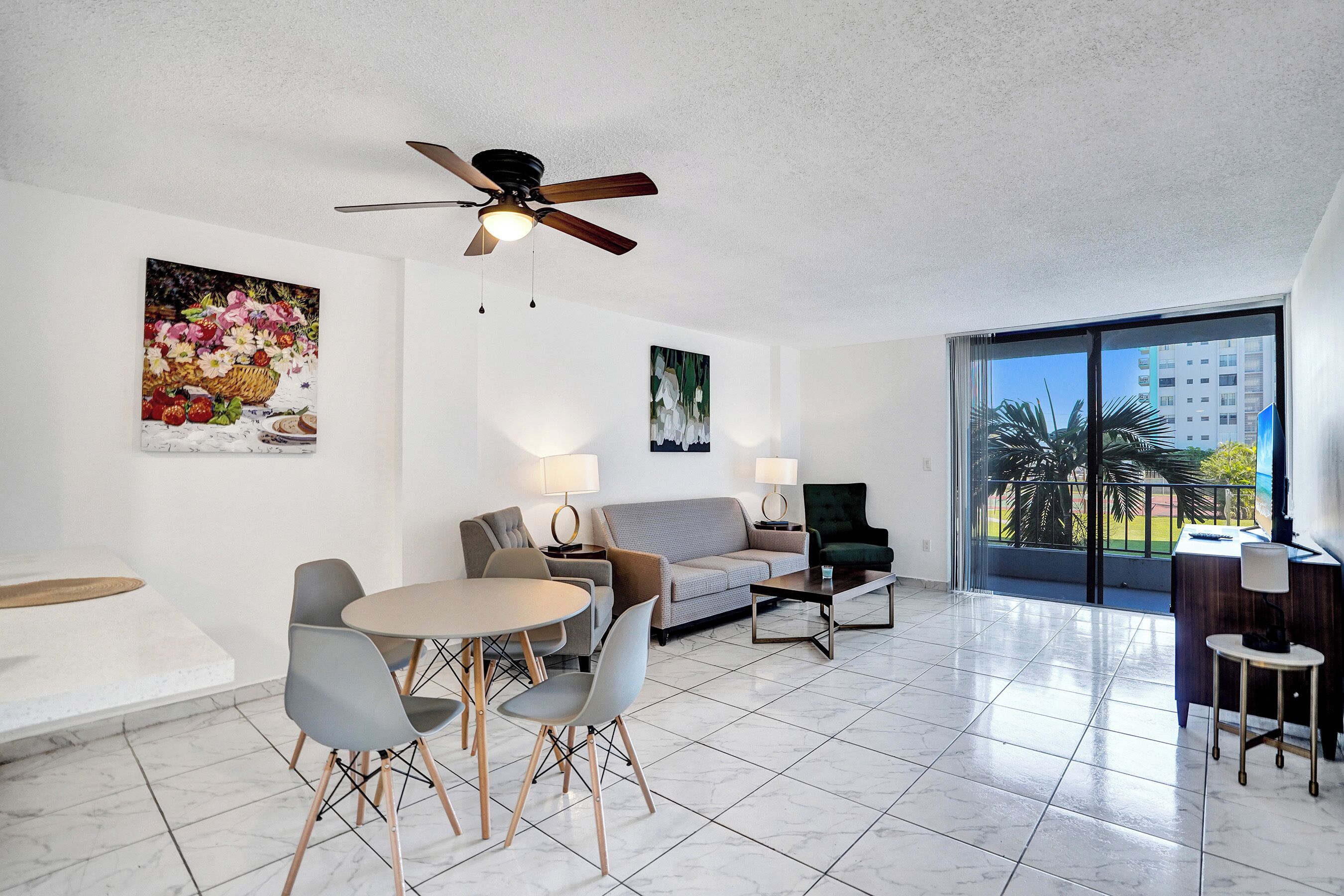 Chambre Deluxe, 1 grand lit, non-fumeur, salle de bains privée | Coin séjour