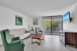 Rom – deluxe, 1 queensize-seng, ikke-røyk, privat bad | Oppholdsområde