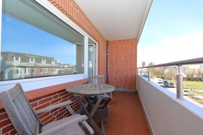 Outdoor dining - Vrbo Property (Westerland)