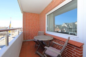 Outdoor dining - Vrbo Property (Westerland)