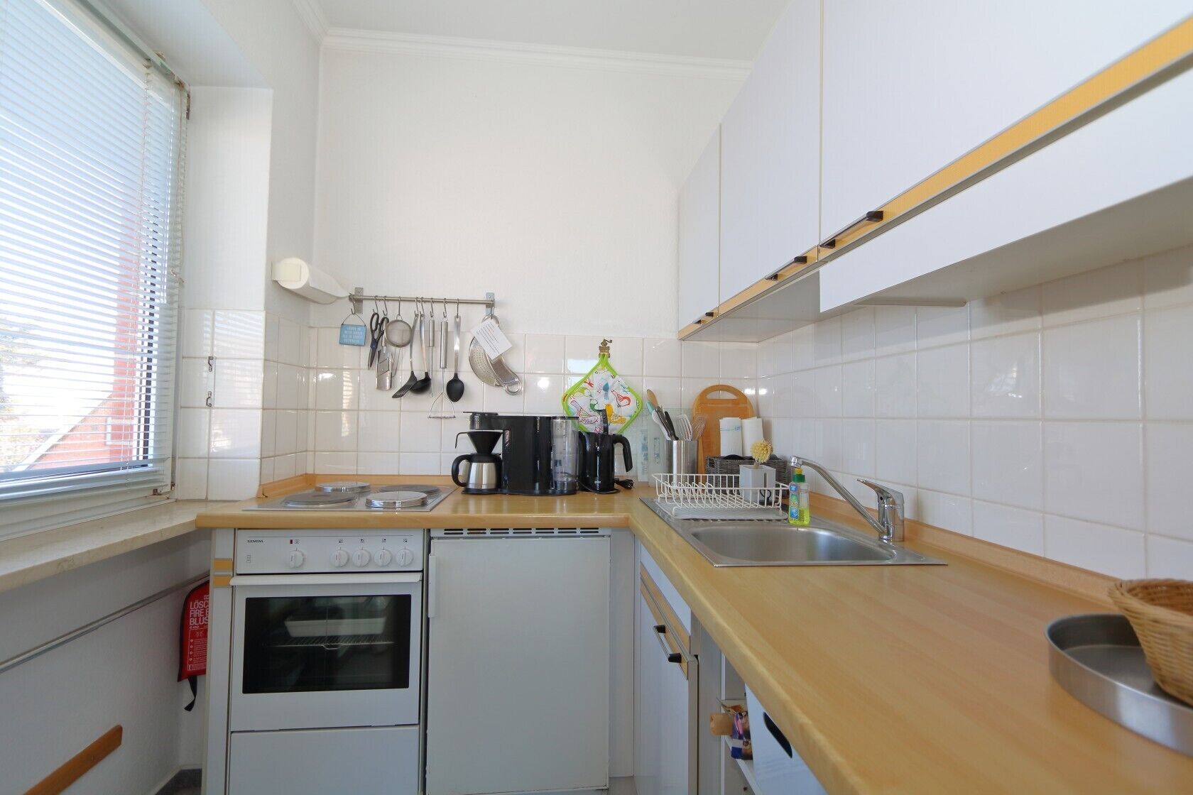 Coffee/tea maker, fridge, oven, toaster
