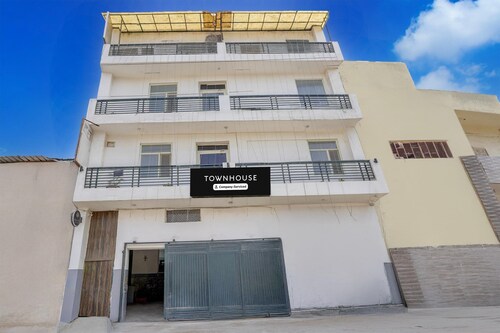 Deluxehazel Townhouse
