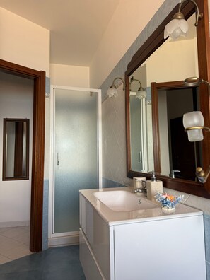 Bathroom - l'Ancora Blu - Amazing Sea View (Porto Torres)