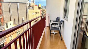 Doppelzimmer, Balkon, Stadtblick | Unterkunftsgelände