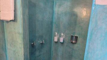 Shower, shampoo