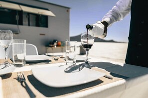 Outdoor dining - Perfect 1 airstream in Uyuni for a cozy getaway (Uyuni)