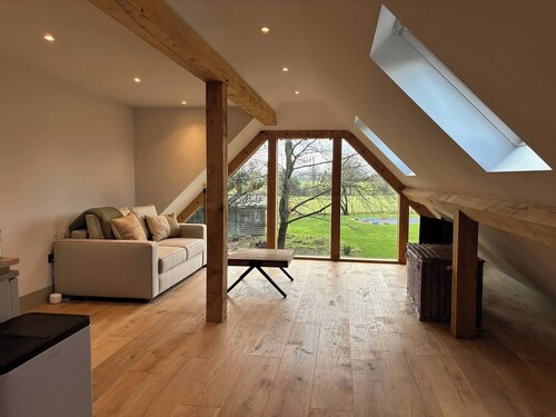 The Loft – 1 bed space with gated parking
