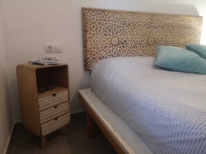 1 bedroom, iron/ironing board, WiFi, bed sheets - Golf & Beach Holiday Home, Menorca (Son Parc)
