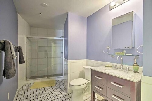 Modern Downtown Stay Near Harbor & Stadiums