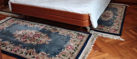 WiFi, bed sheets